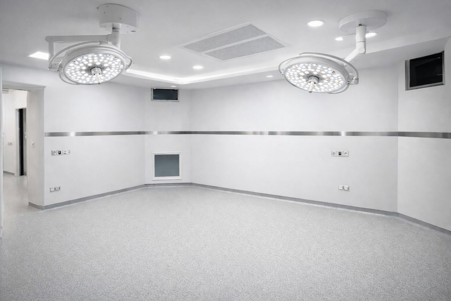 Bloc opératoire habillé en panneaux FRP avec lisse inox horizontale